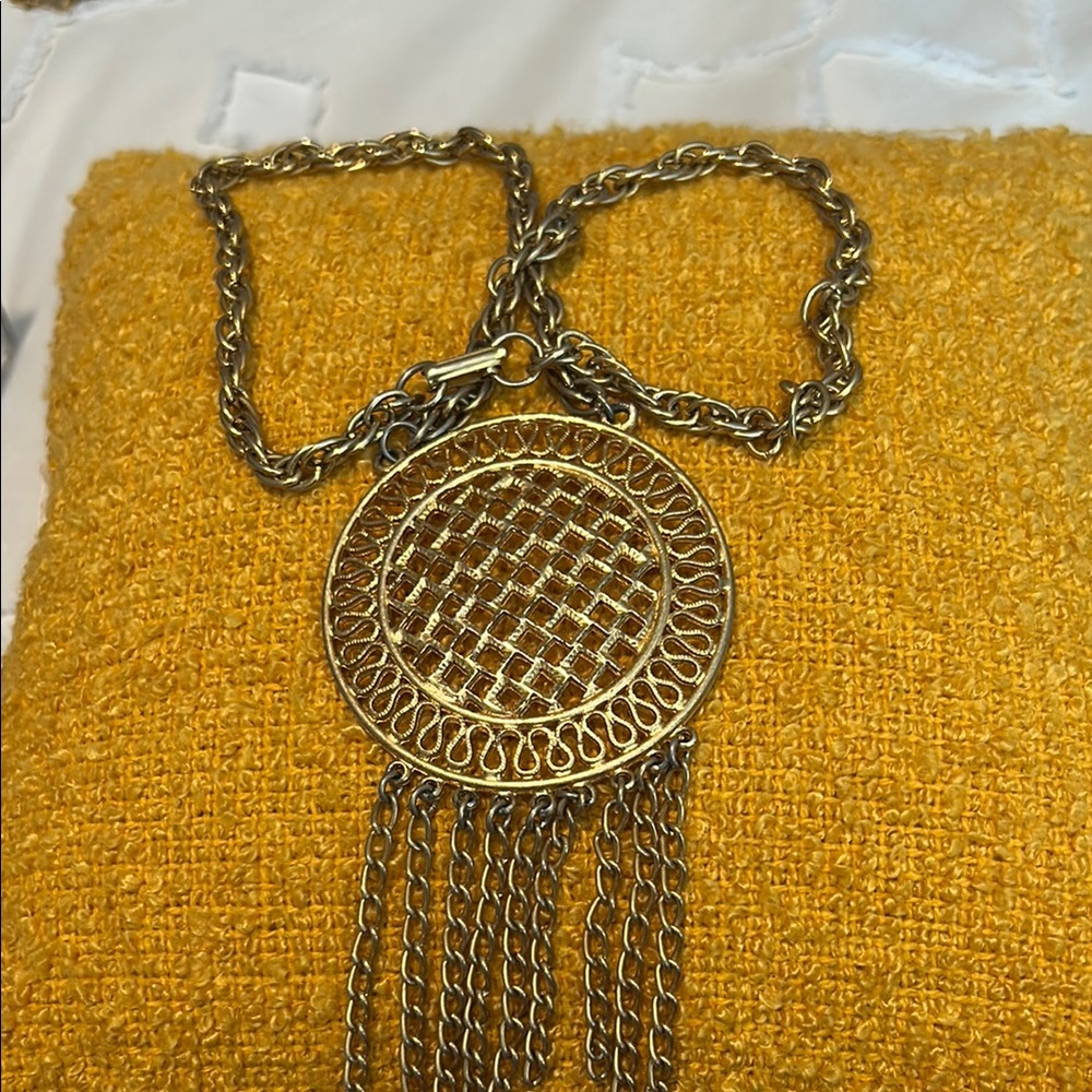 Source Unknown Gold Pendant Necklace with Intricate Design